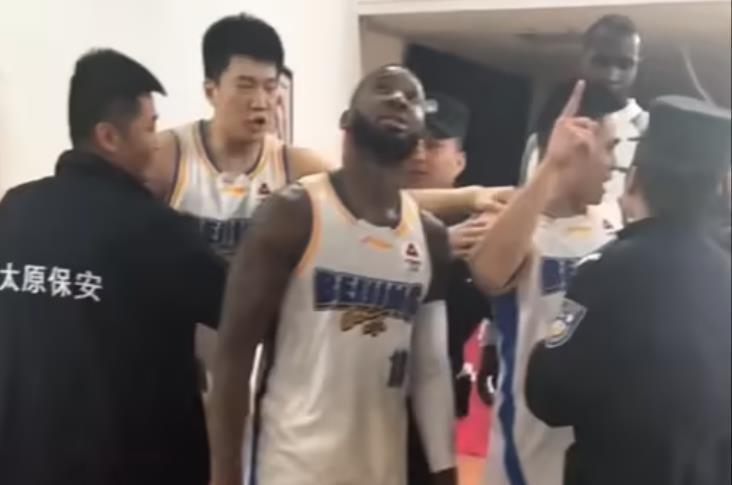 九游娱乐登录入口-山西队主场太荒唐!首钢队客场赢球,陈盈骏被吐口水